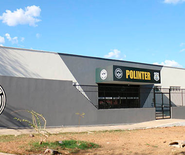 Mulher tem carro roubado na porta de casa na zona Leste