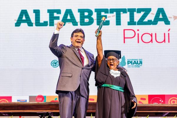 Em solenidade de formatura, Rafael Fonteles reafirma meta de alfabetizar 100 mil pessoas at&eacute; 2026(Imagem:Gabriel Paulino)
