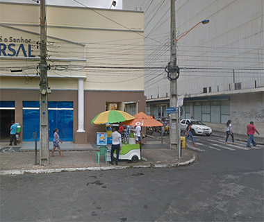 Dupla rouba malote de dinheiro e troca tiros com guardas na Praça da Bandeira