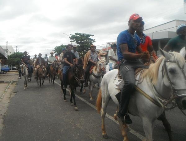 Tradi&ccedil;&atilde;o e F&eacute; marcaram cavalgada e Missa do Vaqueiro em Floriano.(Imagem:FlorianoNews)