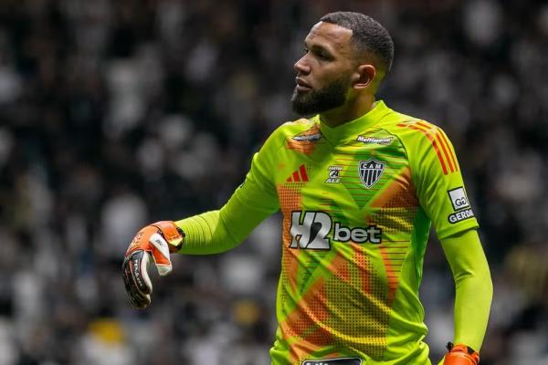 Everson, do Atl&eacute;tico-MG, pega p&ecirc;nalti contra o Flamengo.(Imagem: Fernando Moreno/Agif)