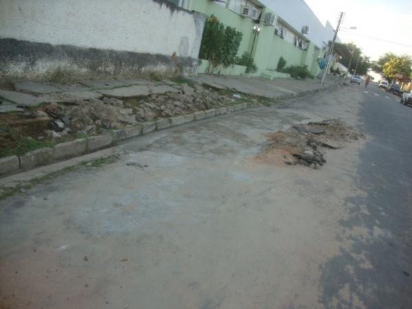Amarelinho fazendo se u giro a p&eacute; pelas ruas de Floriano(Imagem:reda&ccedil;ao)