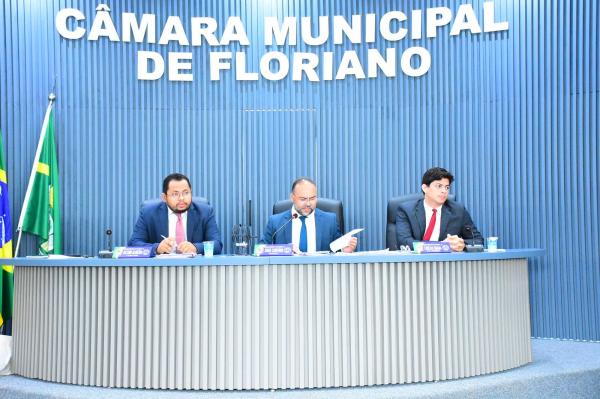 Câmara de Floriano encerra sessão sem votar os projetos da pauta do dia(Imagem:CMF)