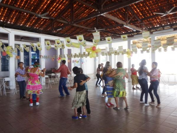 Unidade de Pronto Atendimento realiza festa de S&atilde;o Jo&atilde;o para os jovens da 3&ordf; idade.(Imagem:FlorianoNews)