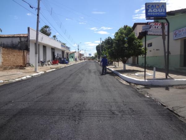Av. Jo&atilde;o Luis Ferreira recebe pavimenta&ccedil;&atilde;o asf&aacute;ltica.(Imagem:FlorianoNews)