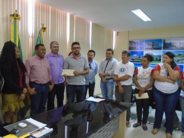 Prefeito de Floriano faz repasse financeiros de incentivo &agrave; cultura e ao esporte local.(Imagem:FlorianoNews)