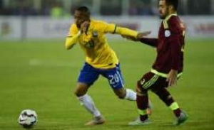 Substituto, Robinho quer mostrar que Brasil não depende só de Neymar