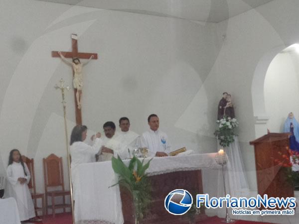 Fi&eacute;is participaram de 'Missa do Galo' em Floriano e Bar&atilde;o de Graja&uacute;.(Imagem:FlorianoNews)