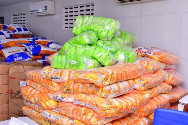 Educa&ccedil;&atilde;o de Floriano distribui produtos da alimenta&ccedil;&atilde;o escolar(Imagem:Secom)