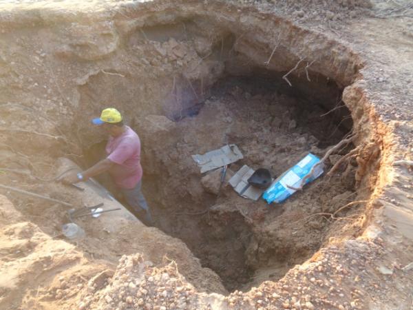 Vazamento em adutora deixa bairros de Floriano sem água