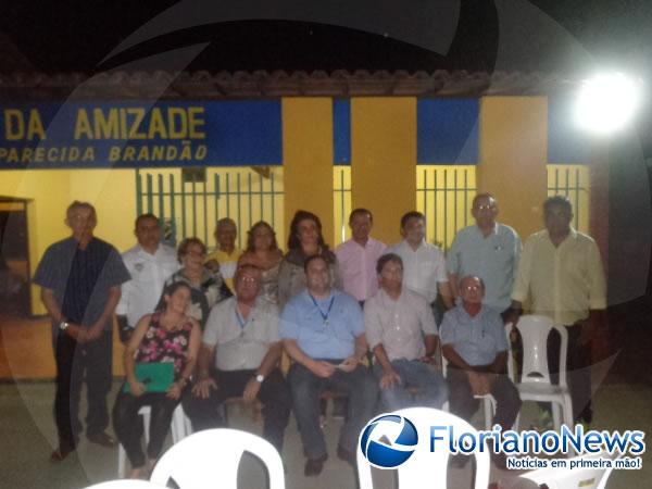 Diplomata florianense recebe medalha de Honra ao M&eacute;rito do Rotary Club.(Imagem:FlorianoNews)