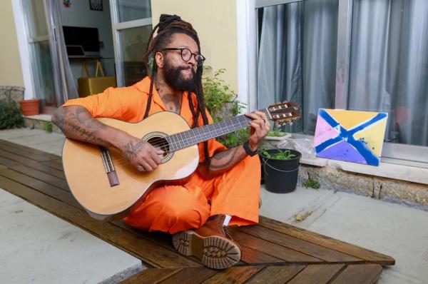 O rapper paulista Rael se apresenta na segunda edi&ccedil;&atilde;o do Festival Girasol, em novembro de 2023.(Imagem:Bruno Trindade/ Divulga&ccedil;&atilde;o )