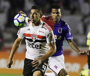 São Paulo empata com lanterna e vê diferença na liderança cair para um ponto