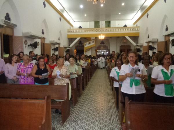 Fieis participam da &uacute;ltima missa de Dom Valdemir na Catedral S&atilde;o Pedro de Alc&acirc;ntara.(Imagem:FlorianoNews)