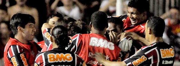 Mantendo tabu contra o Cruzeiro, São Paulo vence em Uberlândia por 2 a 0