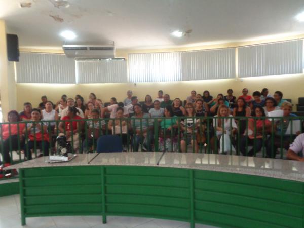 Professores da rede municipal encerram greve e voltam a trabalhar nesta segunda