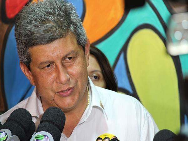 Ministério Público vai investigar escândalo da compra de livros na gestão de Zé Filho