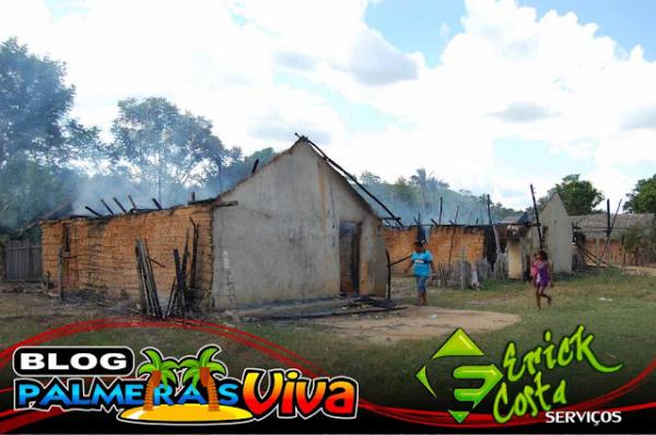 Inc&ecirc;ndio destr&oacute;i casas de fam&iacute;lias carentes no Piau&iacute;.(Imagem:Palmeirais Viva)