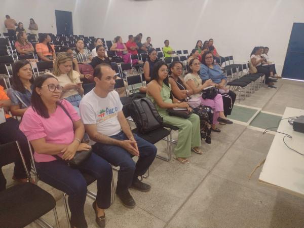 Forma&ccedil;&atilde;o sobre o Censo Escolar re&uacute;ne diretores, coordenadores e t&eacute;cnicos administrativos em Floriano(Imagem:FlorianoNews)