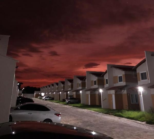  C&eacute;u amanhece com tons vermelhos no Piau&iacute; ap&oacute;s a chegada de cinzas de erup&ccedil;&atilde;o vulc&acirc;nica no oceano Pac&iacute;fico.(Imagem:Reprodu&ccedil;&atilde;o/David Cristiano )