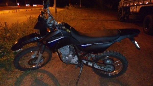 Motoqueiro troca a placa da moto e termina preso pela PRF em Parnaíba (Imagem:PRF)