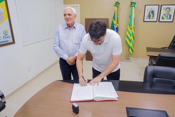 Ao transmitir cargo para embarcar &agrave; &Aacute;sia, Rafael destaca miss&atilde;o empresarial e interc&acirc;mbio de estudantes da rede p&uacute;blica(Imagem:Gabriel Paulino)