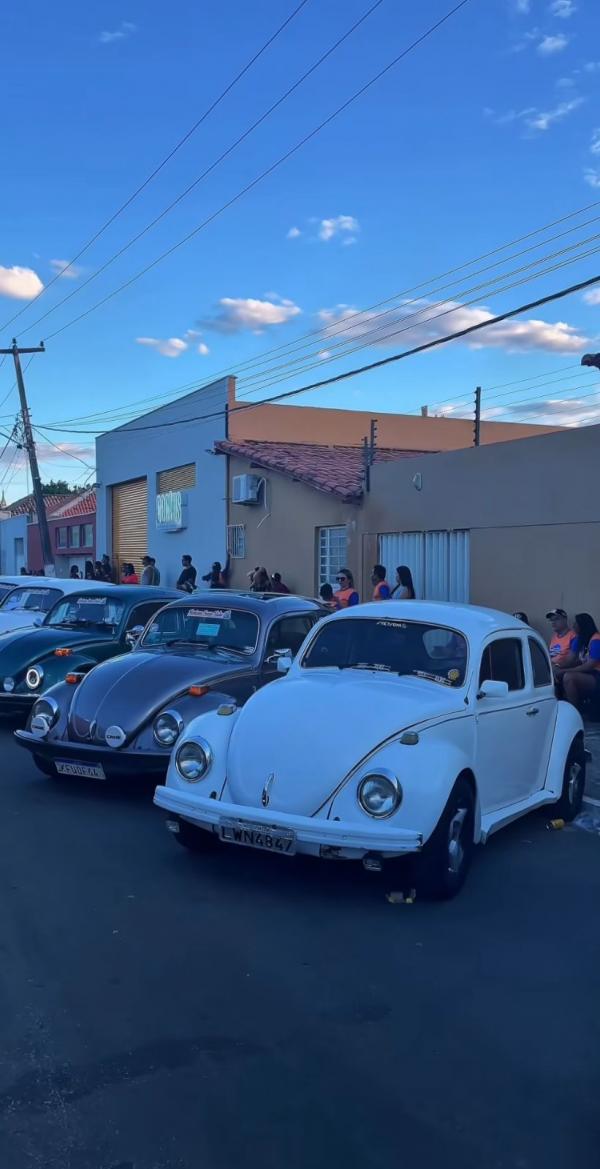 Floriano vira palco de estilo e nostalgia no 3&ordm; Encontro de Carros Antigos e Rebaixados(Imagem:Reprodu&ccedil;&atilde;o/Instagram)