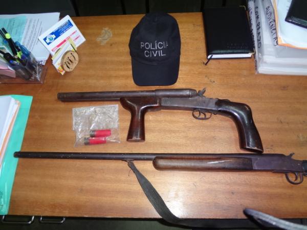 Pol&iacute;cia Civil cumpre mandado e apreende armas de fogo em Pavussu.(Imagem:FlorianoNews)