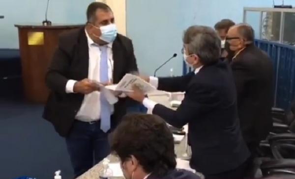 Sess&atilde;o na C&acirc;mara de Vereadores de Floriano termina em confus&atilde;o(Imagem:Reprodu&ccedil;&atilde;o)