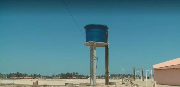  Moradores e comerciantes da praia Pedra do Sal no PI sofrem h&aacute; 8 anos com abastecimento irregular de &aacute;gua.(Imagem: Reprodu&ccedil;&atilde;o )