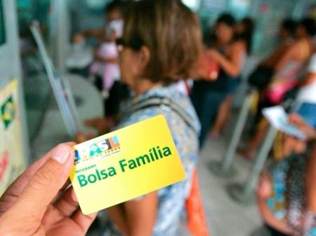 No Piauí, 460 mil famílias cadastradas no Bolsa Família migrarão para o Auxílio Brasil
