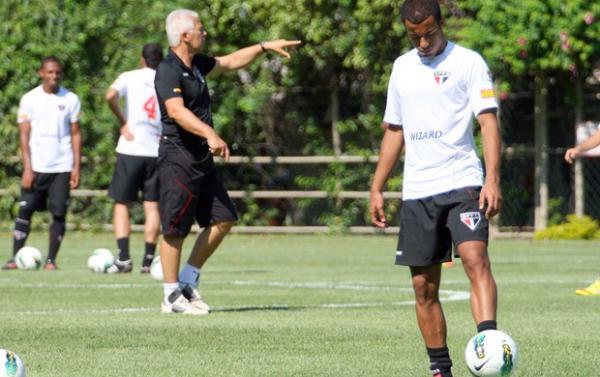 Le&atilde;o e Lucas durante treino no CT: cobran&ccedil;as.(Imagem:Anderson Rodrigues/Globoesporte.com)