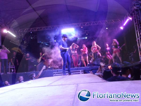 Anivers&aacute;rio de Floriano foi comemorado com festa dan&ccedil;ante.(Imagem:FlorianoNews)