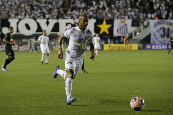 Carlos S&aacute;nchez, do Santos, contra o Bragantino (Imagem:LUIS MOURA/WPP/ESTAD&Atilde;O CONTE&Uacute;DO)