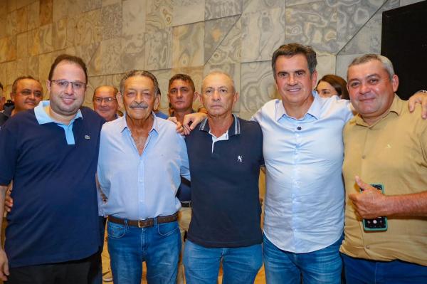 Solenidade com Ciro, Joel e Margarete, lançando Dr Erivelto e Gil em Picos, reúne multidão(Imagem:Ascom)