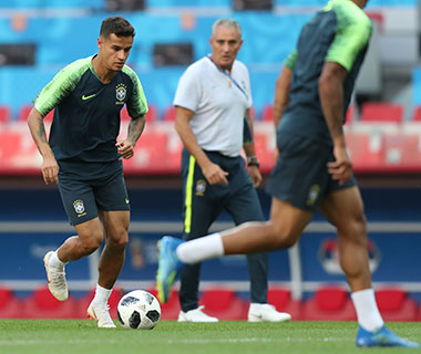 Tite mantém time titular e Brasil faz jogo decisivo com a Sérvia
