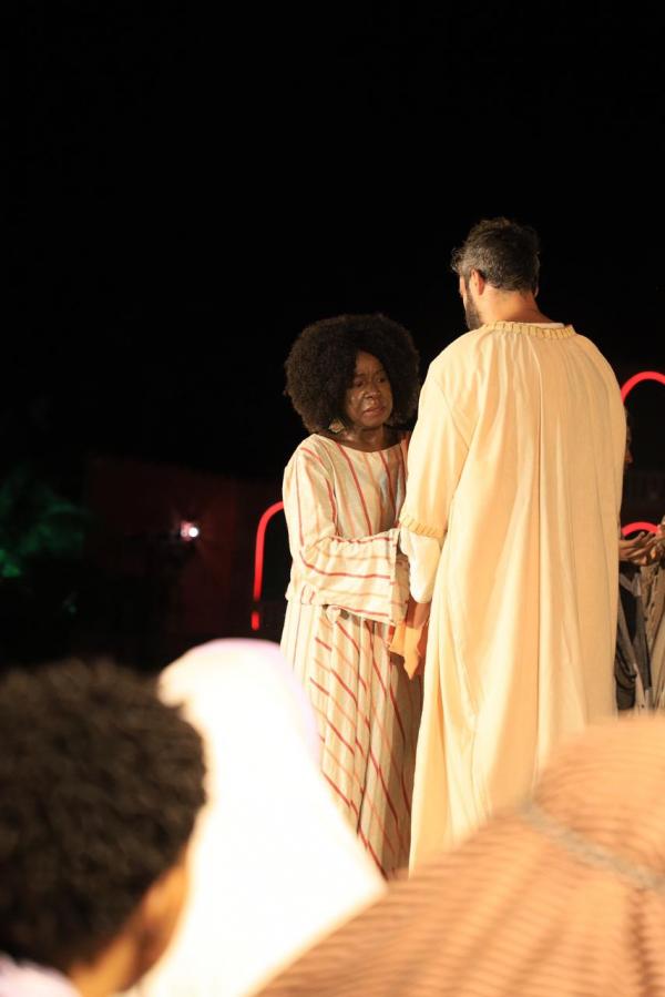Segundo a organiza&ccedil;&atilde;o, nas duas noites de apresenta&ccedil;&atilde;o, cerca de 12 mil pessoas passaram pelo Teatro Cidade Cenogr&aacute;fica(Imagem:Francisco Gondim/Grupo Escalet)