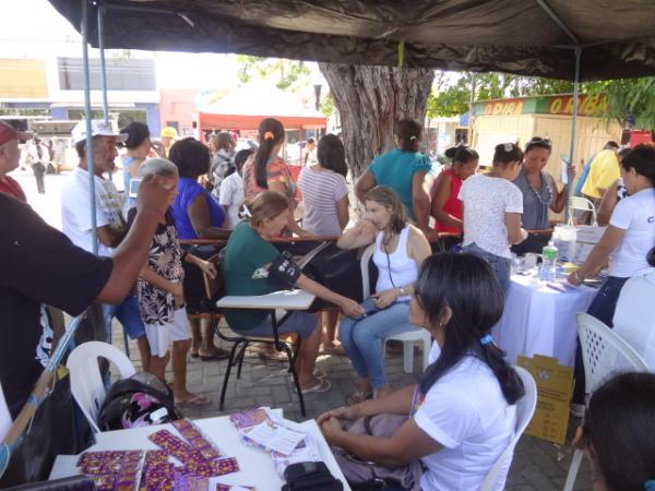 Realizado dia de a&ccedil;&atilde;o social na Pra&ccedil;a Dr. Sebasti&atilde;o Martins em Floriano.(Imagem:FlorianoNews)