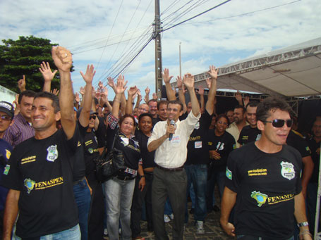 Agentes penitenciários permanecem na Custódia, apesar da ilegalidade