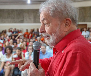 Lula ataca Lava Jato e diz não ser pombo para usar tornozeleira