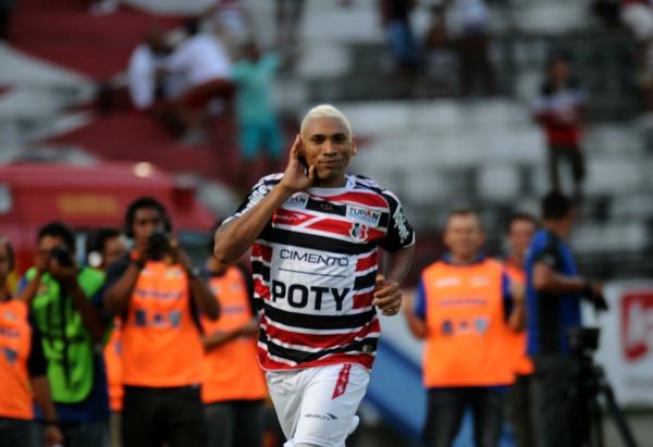 Sem clube, Flávio Caça-Rato vive dificuldade por paralisação no futebol