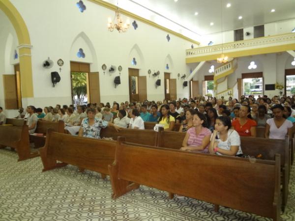 Prociss&atilde;o encerrou festejos de Nossa Senhora do Carmo em Floriano.(Imagem:FlorianoNews)