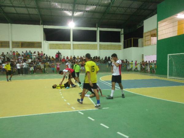 Jogos Escolares Florianense atrai grande p&uacute;blico em Gin&aacute;sio Poliesportivo.(Imagem:FlorianoNews)