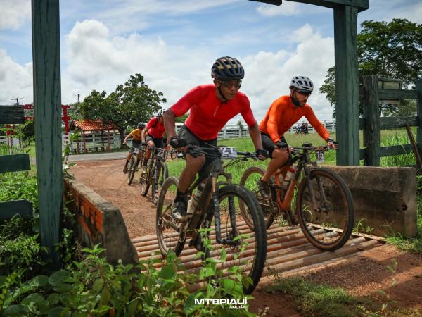 Atletas desbravaram as belas trilhas no Desafio Jenipapo Bike, abertura do Piauiense de MTB.(Imagem:Divulga&ccedil;&atilde;o)