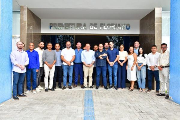 Prefeito de Floriano e Grupo FS se re&uacute;nem para tratar sobre a implanta&ccedil;&atilde;o de um Terminal de Combust&iacute;vel na cidade(Imagem:Reprodu&ccedil;&atilde;o/Secom)