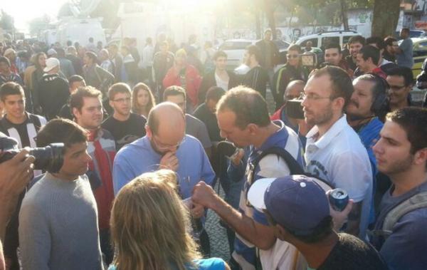 Torcedores cobram explica&ccedil;&otilde;es de respons&aacute;vel pelo centro de ingressos no Rio de Janeiro.(Imagem:Janir Junior)