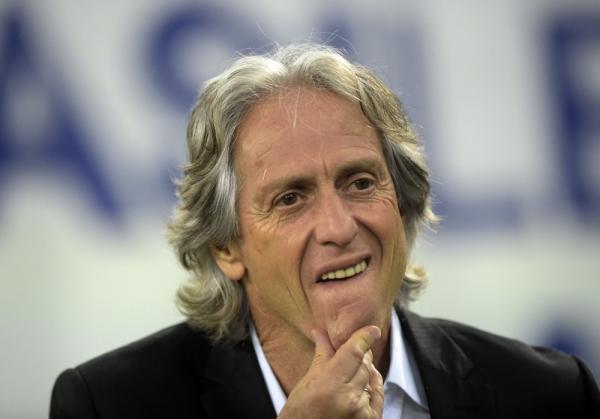 O perform&aacute;tico: caras e bocas fazem parte do jeito Jorge Jesus de trabalhar.(Imagem:Andr&eacute; Dur&atilde;o, GloboEsporte.com)