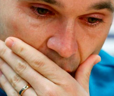 Após 22 anos, Iniesta confirma saída do Barcelona ao fim da temporada