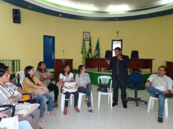 SENATEPI e Prefeitura de Floriano discutiram salários e plano de carreira da Enfermagem