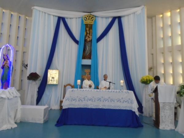 Comunidade cat&oacute;lica de Floriano celebra Nossa Senhora das Gra&ccedil;as.(Imagem:FlorianoNews)